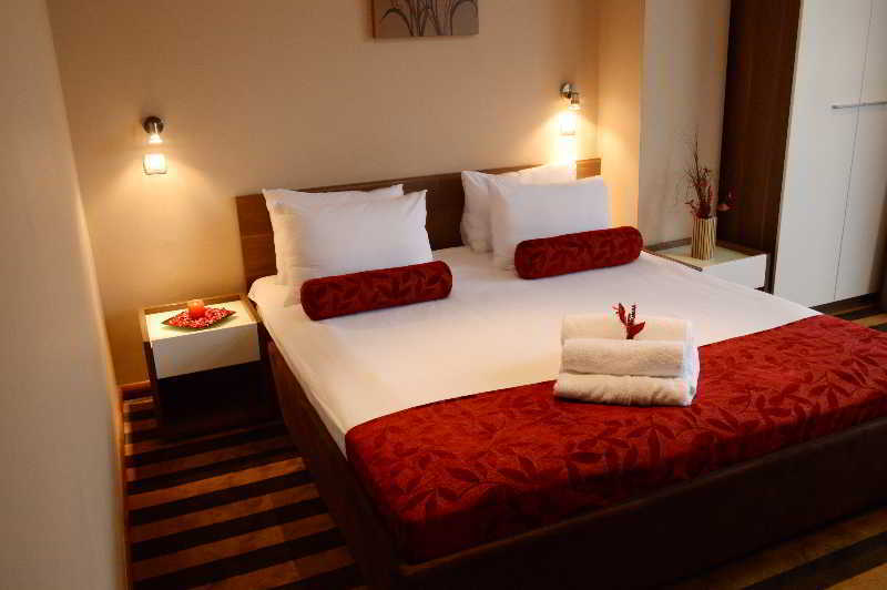 Balkan Garni Hotel 3*