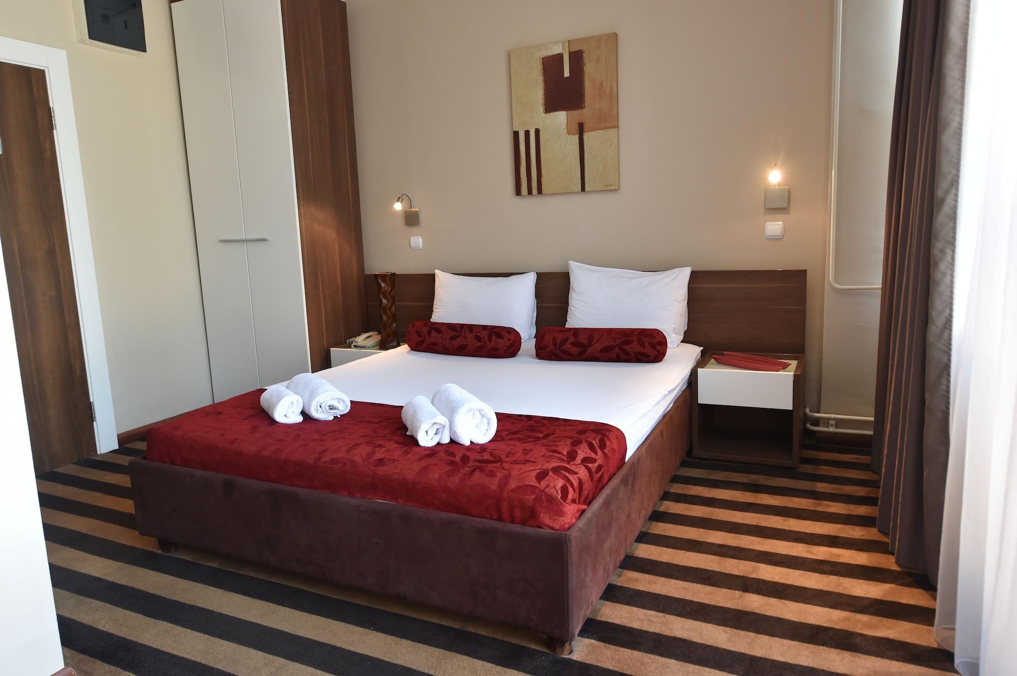 Balkan Garni Hotel 3*